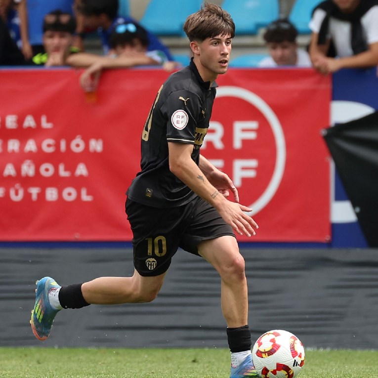 Wonderkid je već jednom odbio Guardiolu i City. Sada ga žele opet