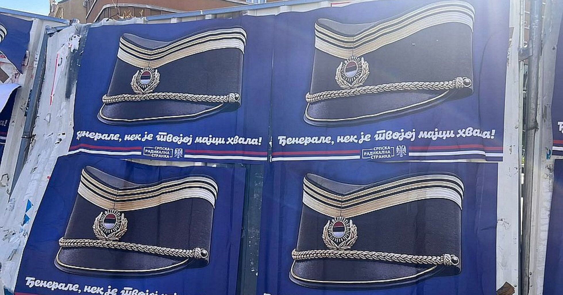 FOTO U Novom Sadu plakati koji veličaju Mladića na dan sjećanja na Srebrenicu