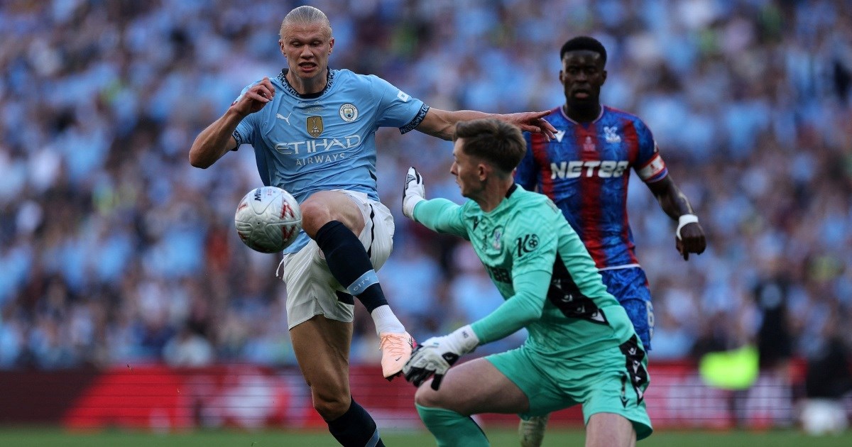 Golman je Gvardiolovu loptu na 17 metara odbio rukom. Rooney: Riješite se VAR-a