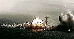 VIDEO Britanski avion na vježbama pogodio i potopio stari američki ratni brod