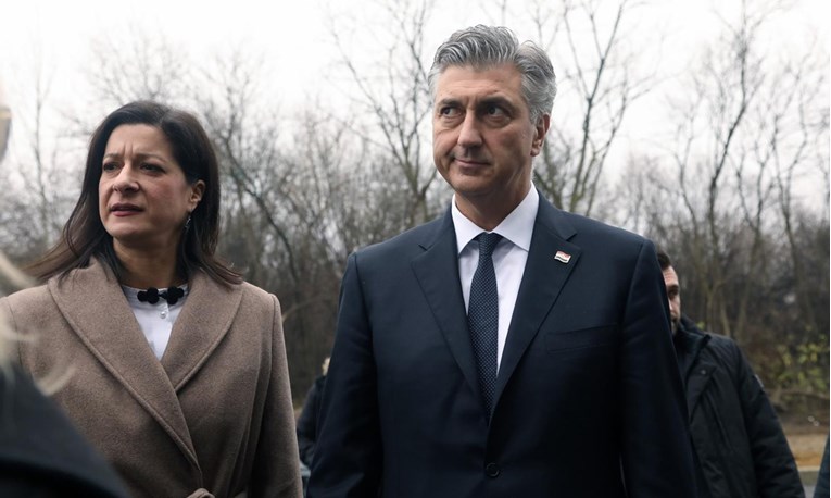 BBB-i izvjesili transparent sa Za dom spremni. Plenković: Poruka je logična