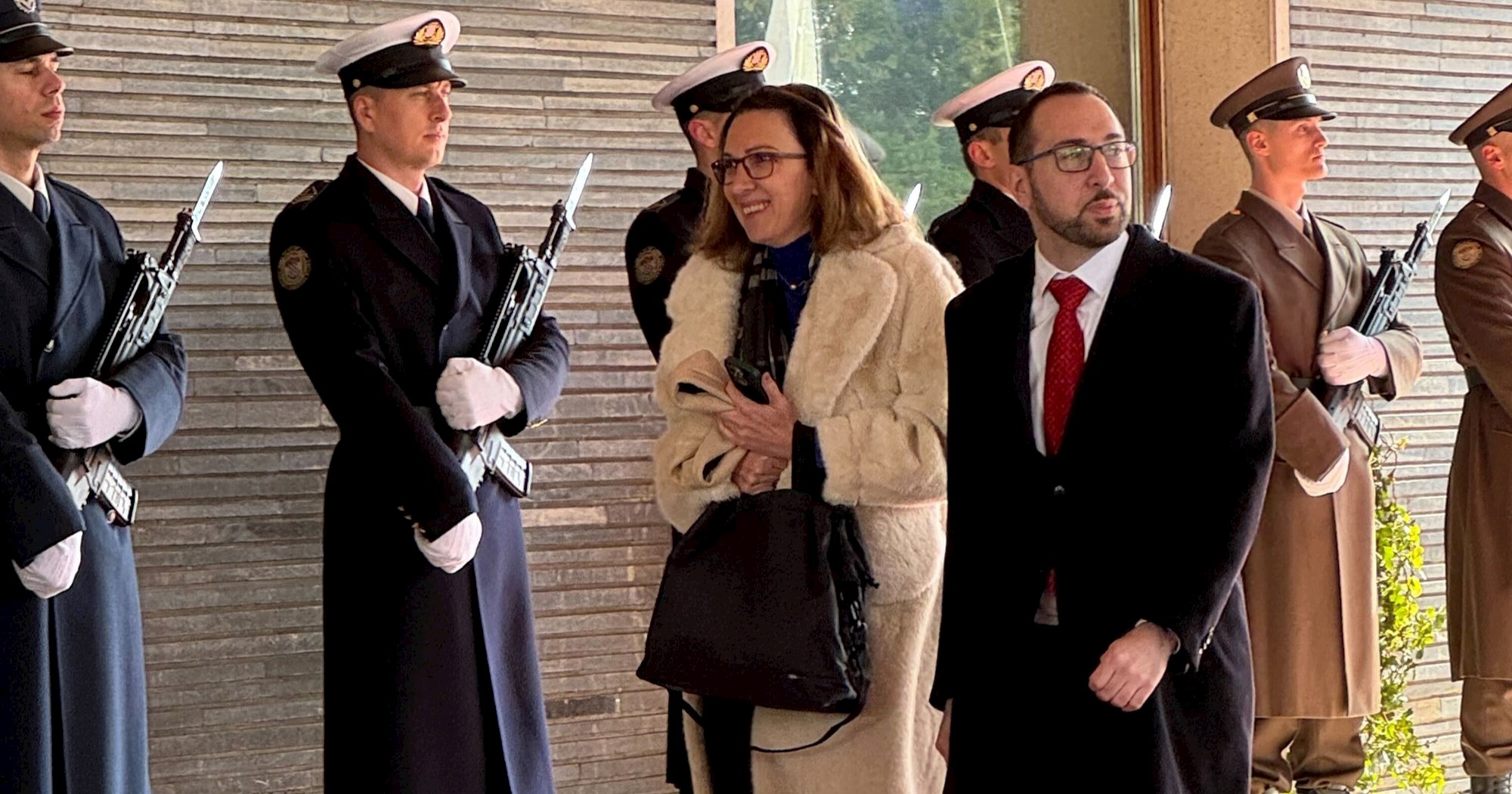 Tomašević kaže da na inauguraciji nije bio u tenisicama, nego u campersicama