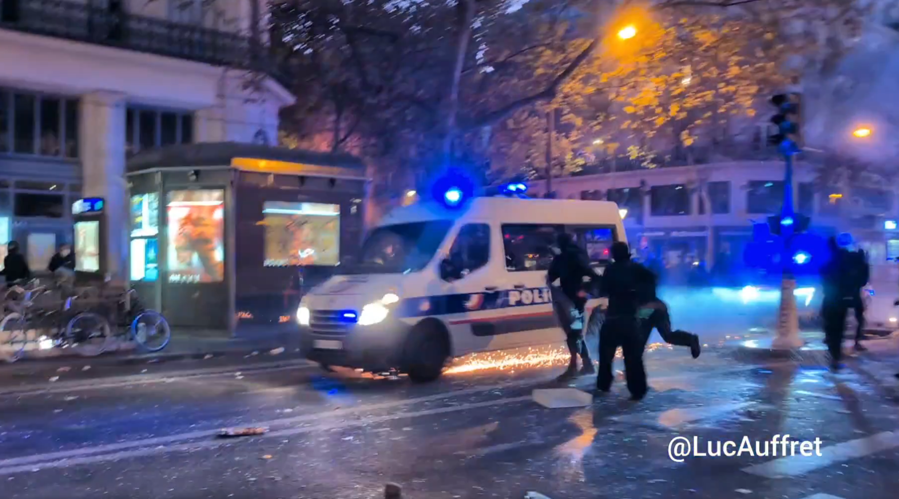 Pariz uvodi policijski sat