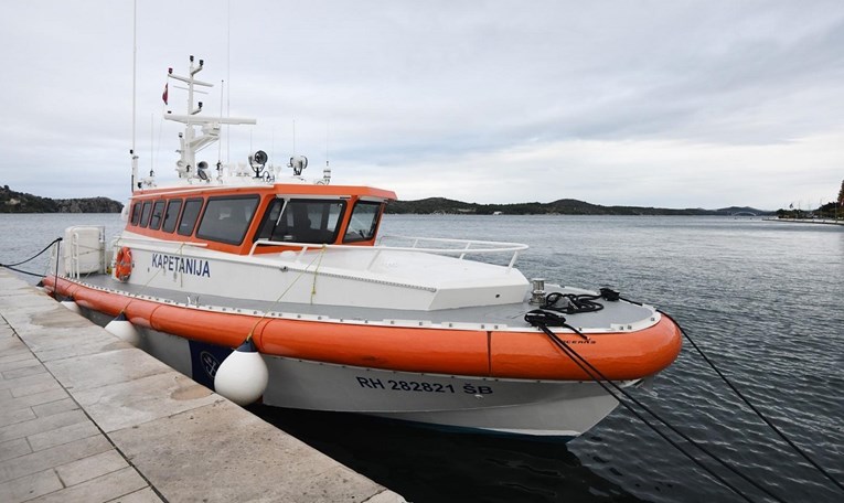 Brzim brodom s Brača u Split prevezene četiri osobe iz nesreće, među njima 2 djece