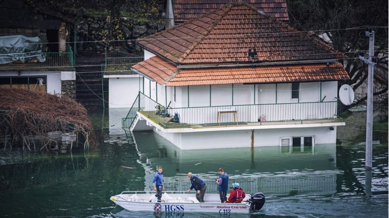 Vojska od jutros pomaže poplavljenima kod Vrgorca