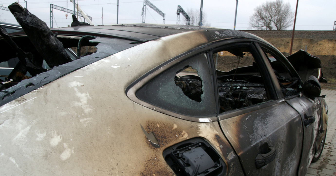 U Zagrebu izgorio skupocjeni BMW