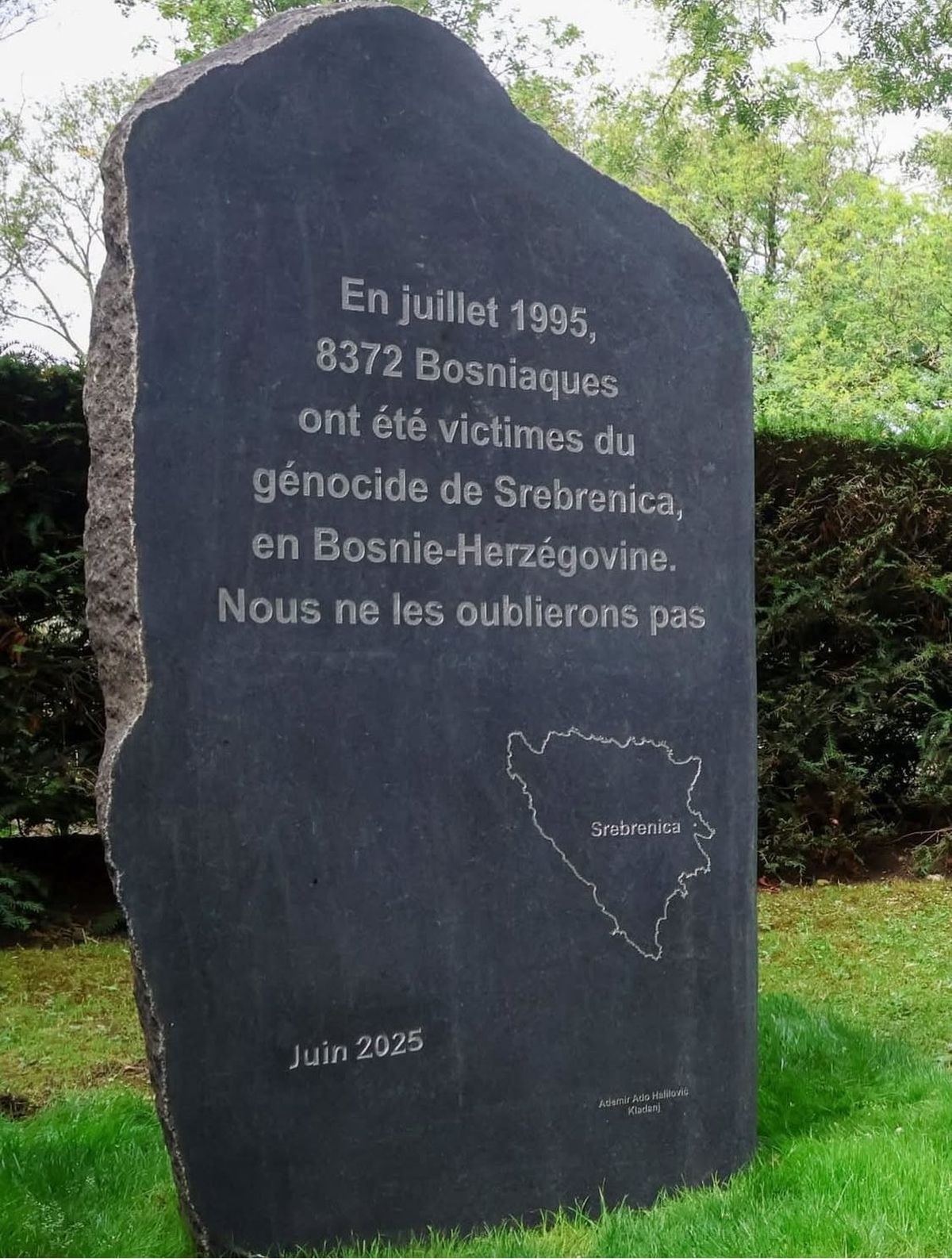 U Parizu postavljen spomenik žrtvama genocida u Srebrenici