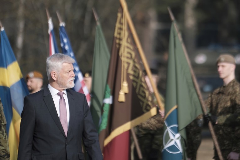 Češki predsjednik: NATO mora pokazati zube Rusiji