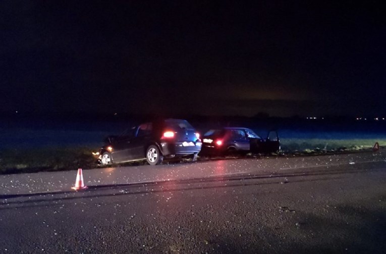Teška prometna nesreća u Podravini, petero ozlijeđenih