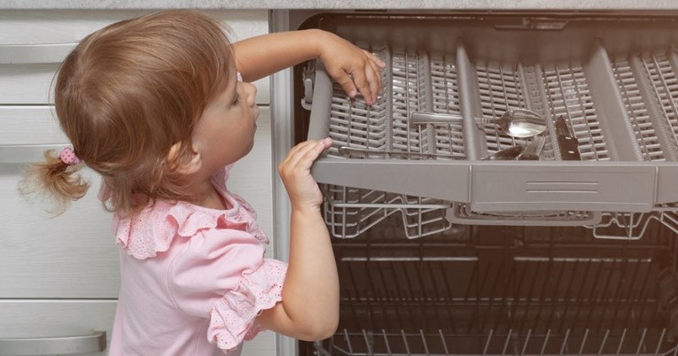 Evo koje kućanske poslove možete dati djetetu ovisno o dobi