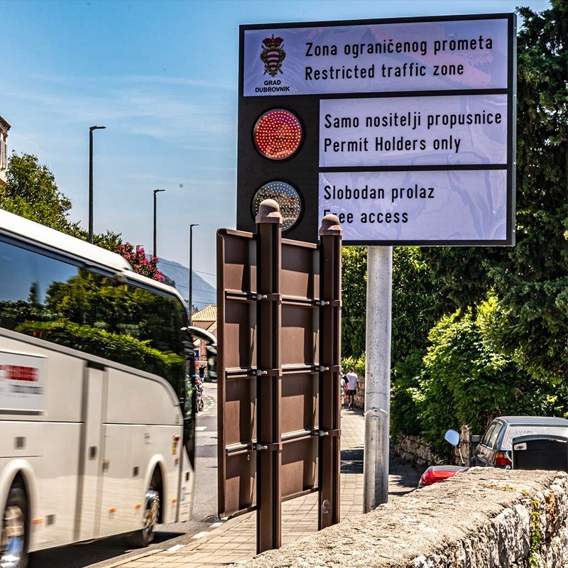 Dubrovnik je drastičnim mjerama uspio smanjiti gužve. Taksisti su bijesni