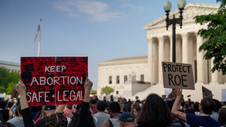 Narastao broj pobačaja u SAD-u. Dvije trećine žena za pobačaj koristilo medikamente