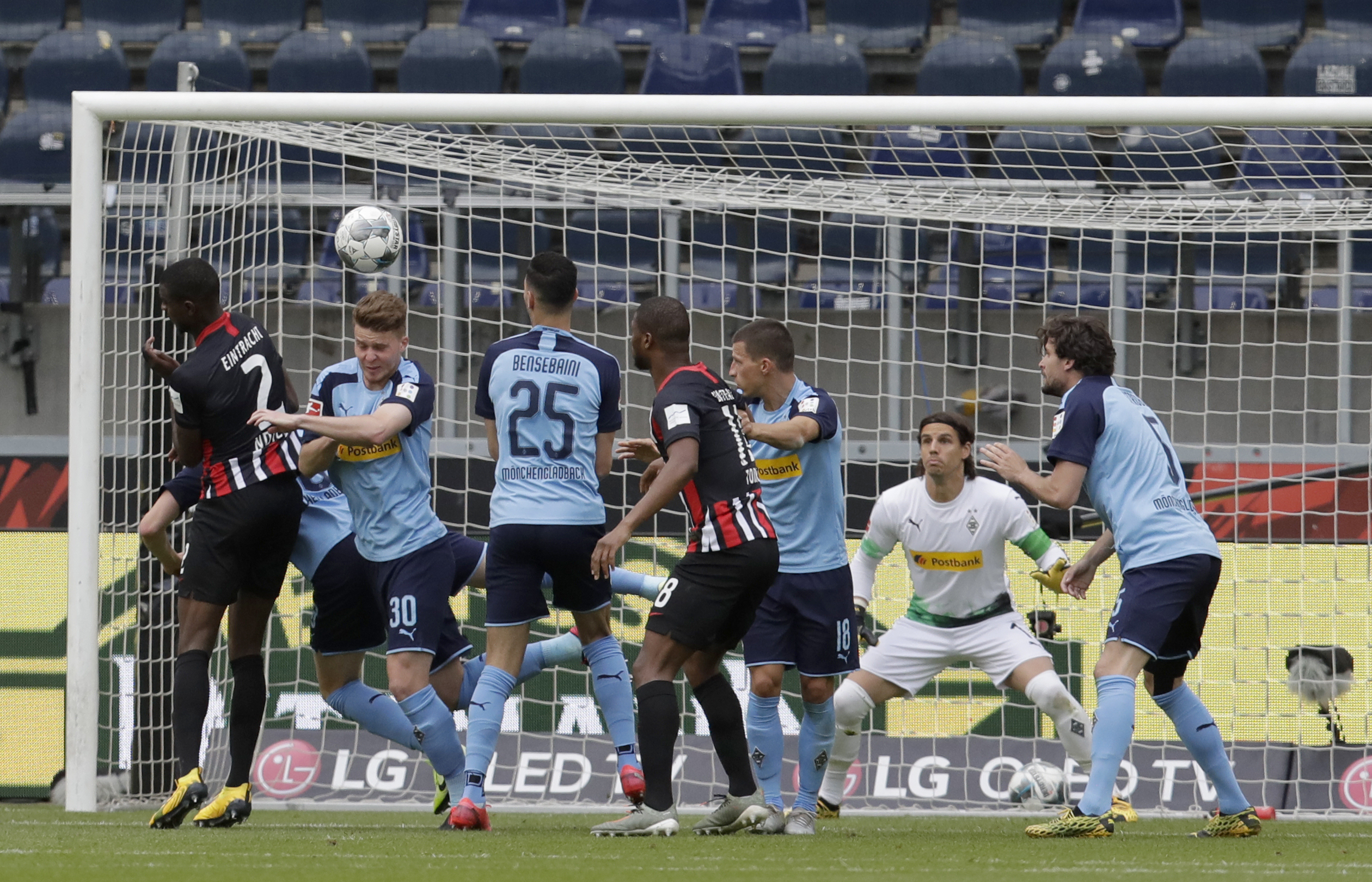 Gladbach pobijedio u Frankfurtu i nastavio utrku s Bayernom i Borussijom