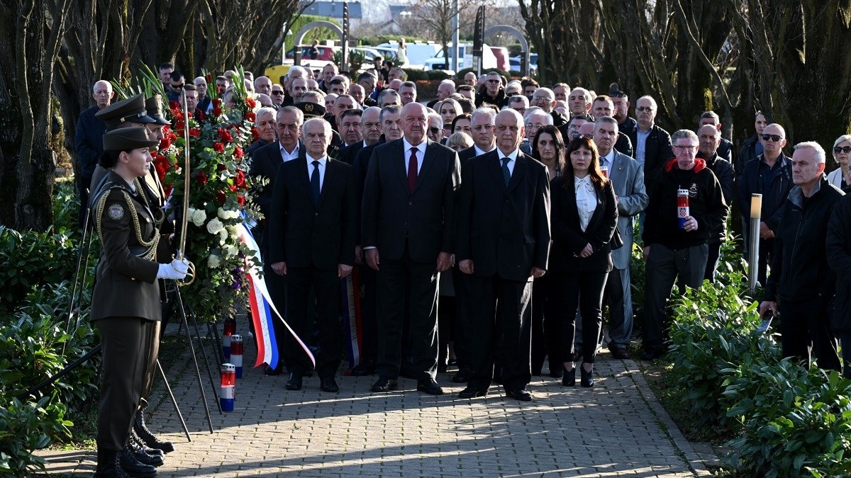 Milanović odlikovao brigadu HVO-a iz Bosanskog Broda