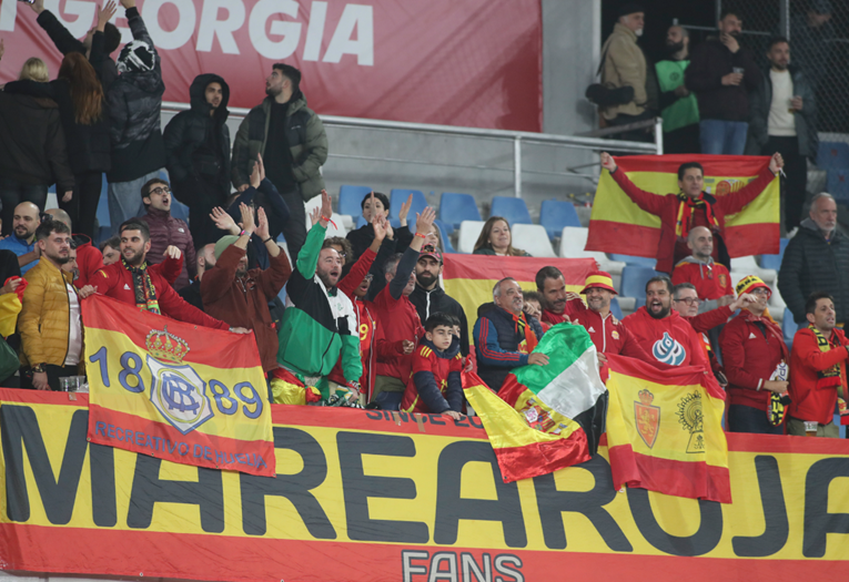 VIDEO Španjolski navijači izazvali kontroverzu: "Tko ne skače, musliman je"