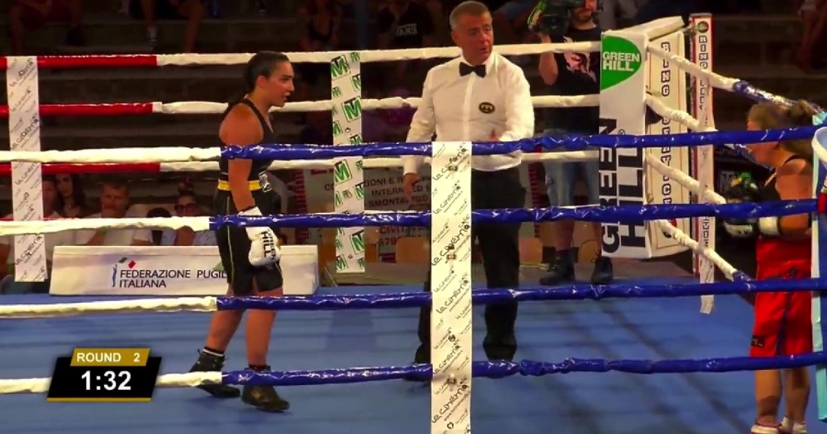 VIDEO Cirkus, a ne boksački meč. Ovo se dogodi kad u ring uđe osoba koja nije borac