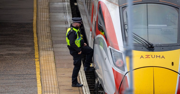 Svjedok napada u vlaku u Engleskoj: "Lupalo se po vratima, kao da smo u kutiji"