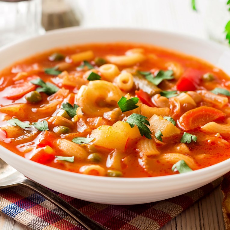 Vruće je, a vama se jede na žlicu? Ovo su ljetna variva gotova u 30 minuta