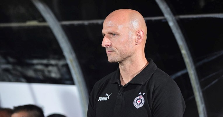 Trener Partizana potukao se s igračem usred utakmice pa poručio: Ja ne mogu više
