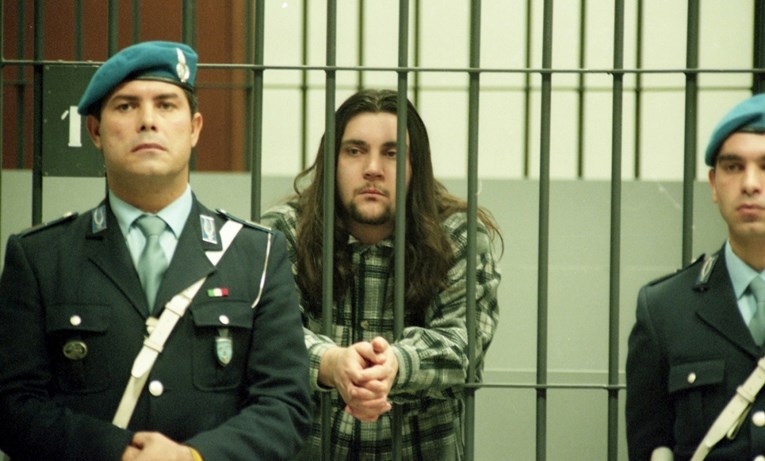 Talijan ubio obitelj, odslužio 25 godina, pobjegao iz pritvora. Sad se javio e-mailom