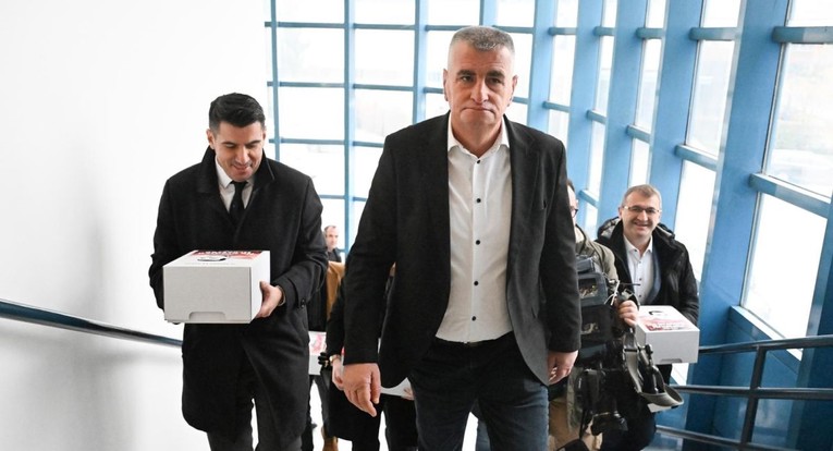 Bulj predao potpise: Kad je trebalo stati u obranu domovine, nisam mlatio kroasane