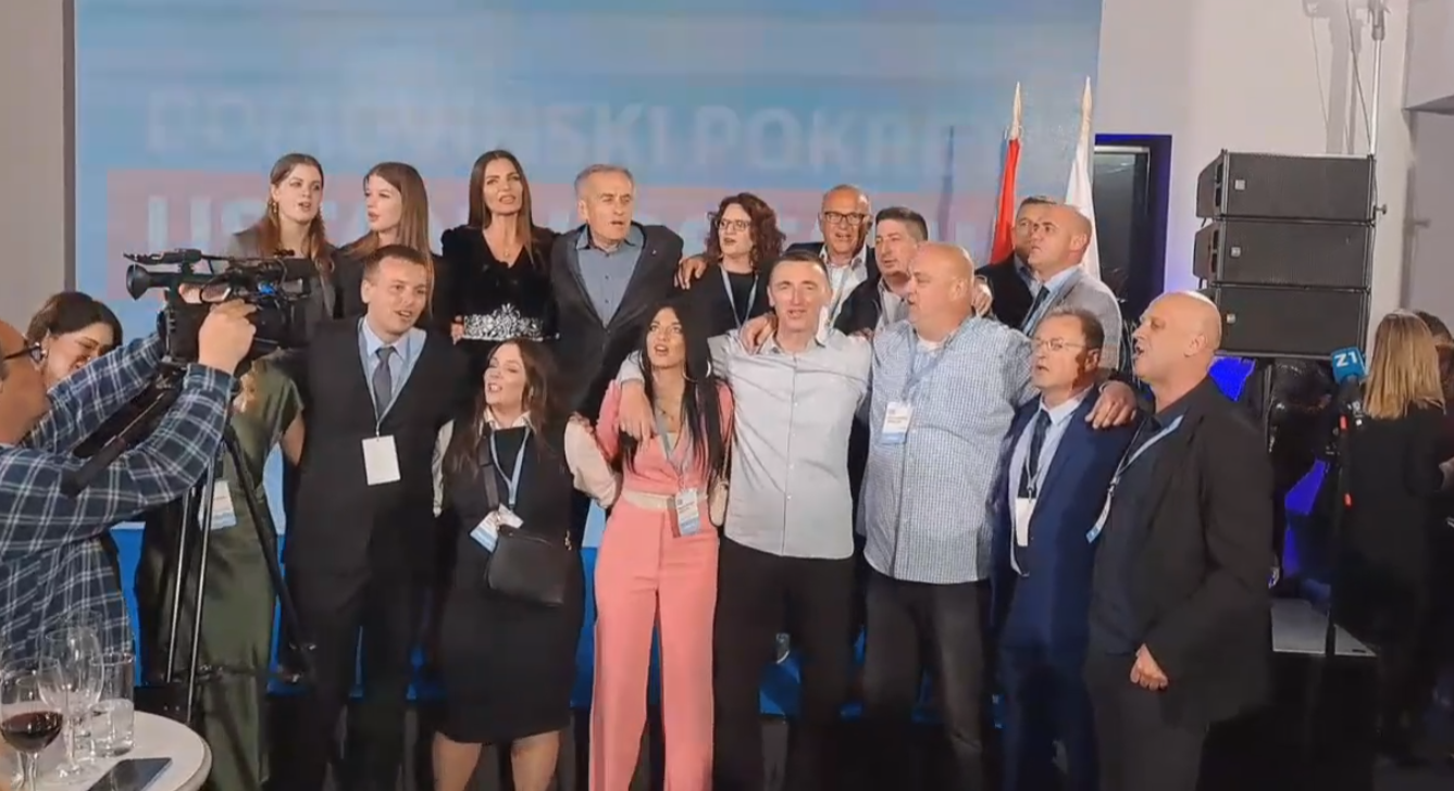 VIDEO Penava u stožeru zapjevao Lupi petama, a onda i hit Connecta i Zaprešić Boysa