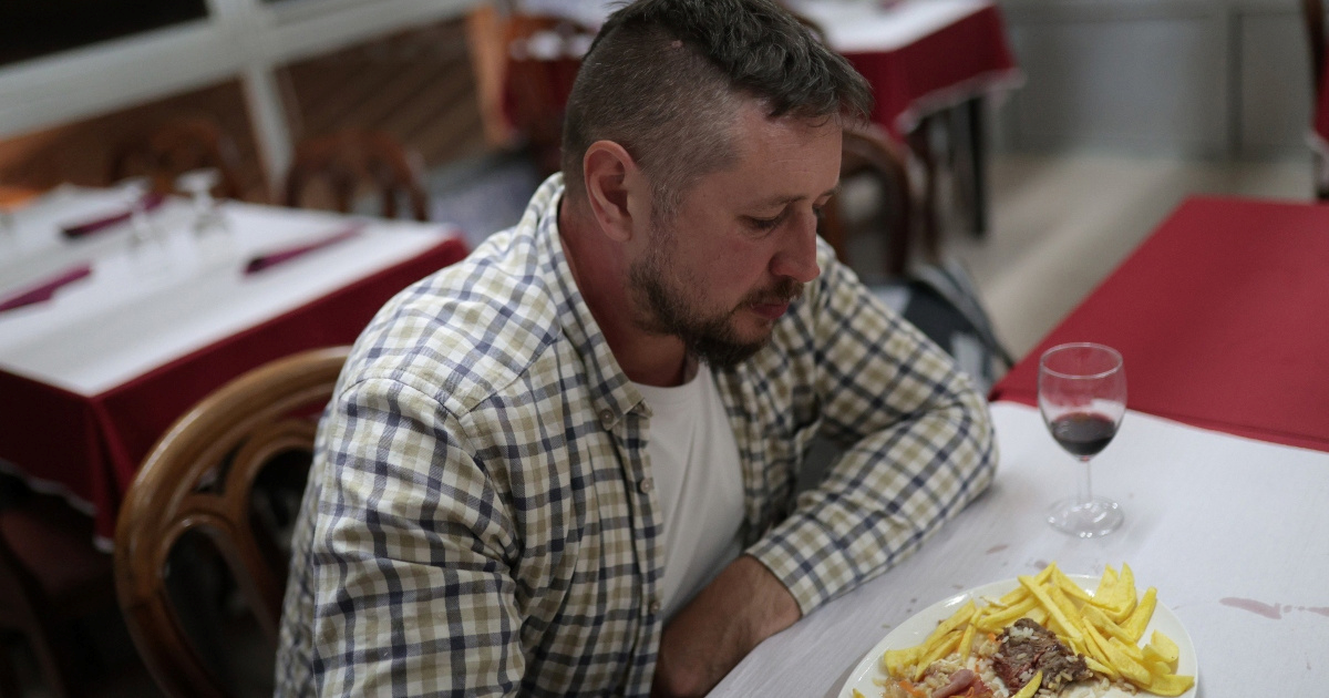 Ljudi koji jedu sami u restoranima bez nelagode obično posjeduju ovih 7 osobina