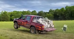 VIDEO Pokušao je uništiti Toyotu Hilux, evo što joj je radio