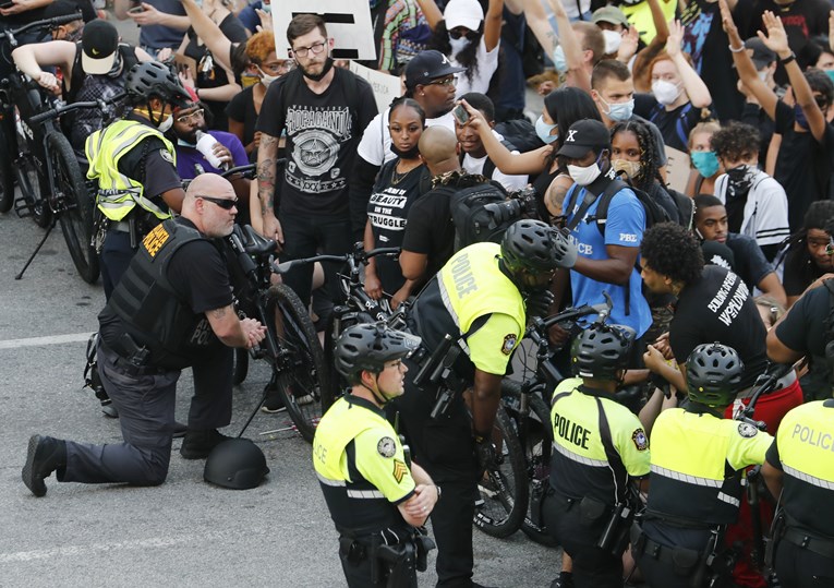 U SAD-u dosad na prosvjedima uhićeno gotovo 10 tisuća ljudi