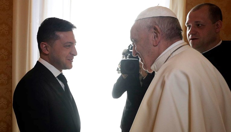 Zelenskij: Razgovarao sam danas s Papom