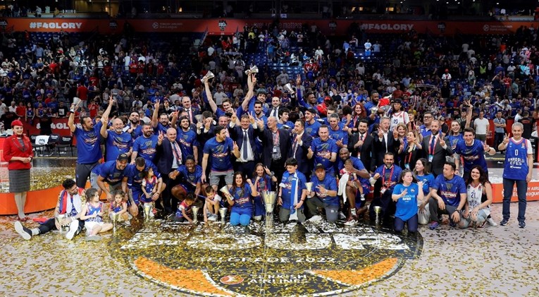 Anadolu Efes u Beogradu osvojio naslov prvaka Europe
