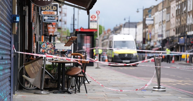 Muškarac u Londonu nožem napao ženu i dijete, odvedene su u bolnicu