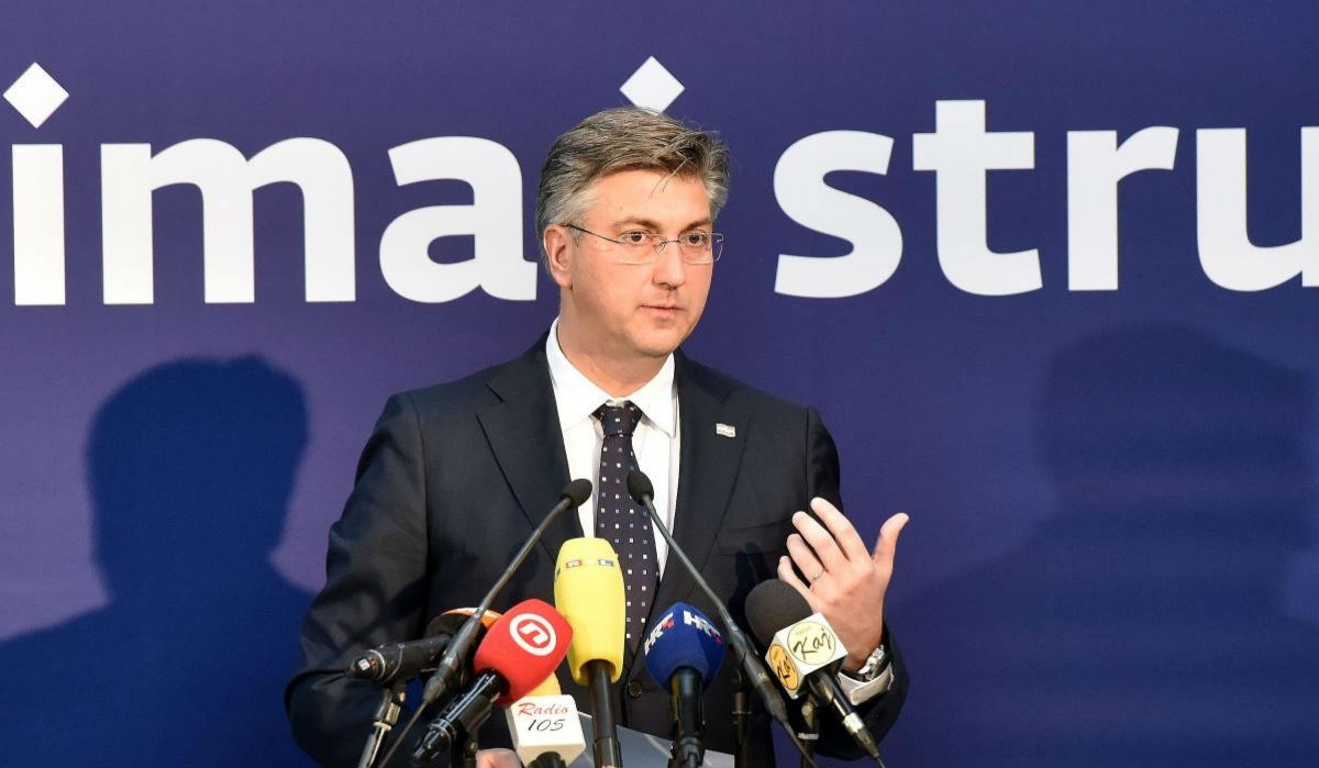 Plenković: Neka Ostojić prvo odgovori tko je nacrtao svastiku na Poljudu