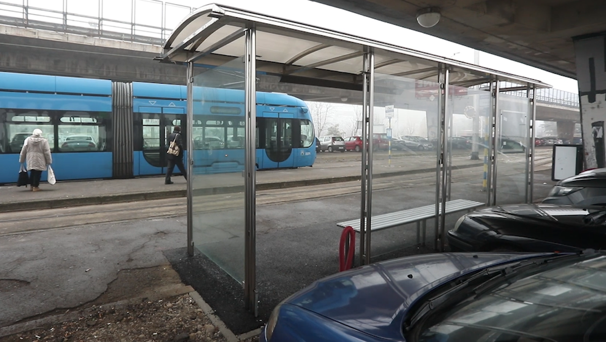 VIDEO Ekipa se sprda s mjestom na koje je Grad Zagreb postavio nadstrešnicu
