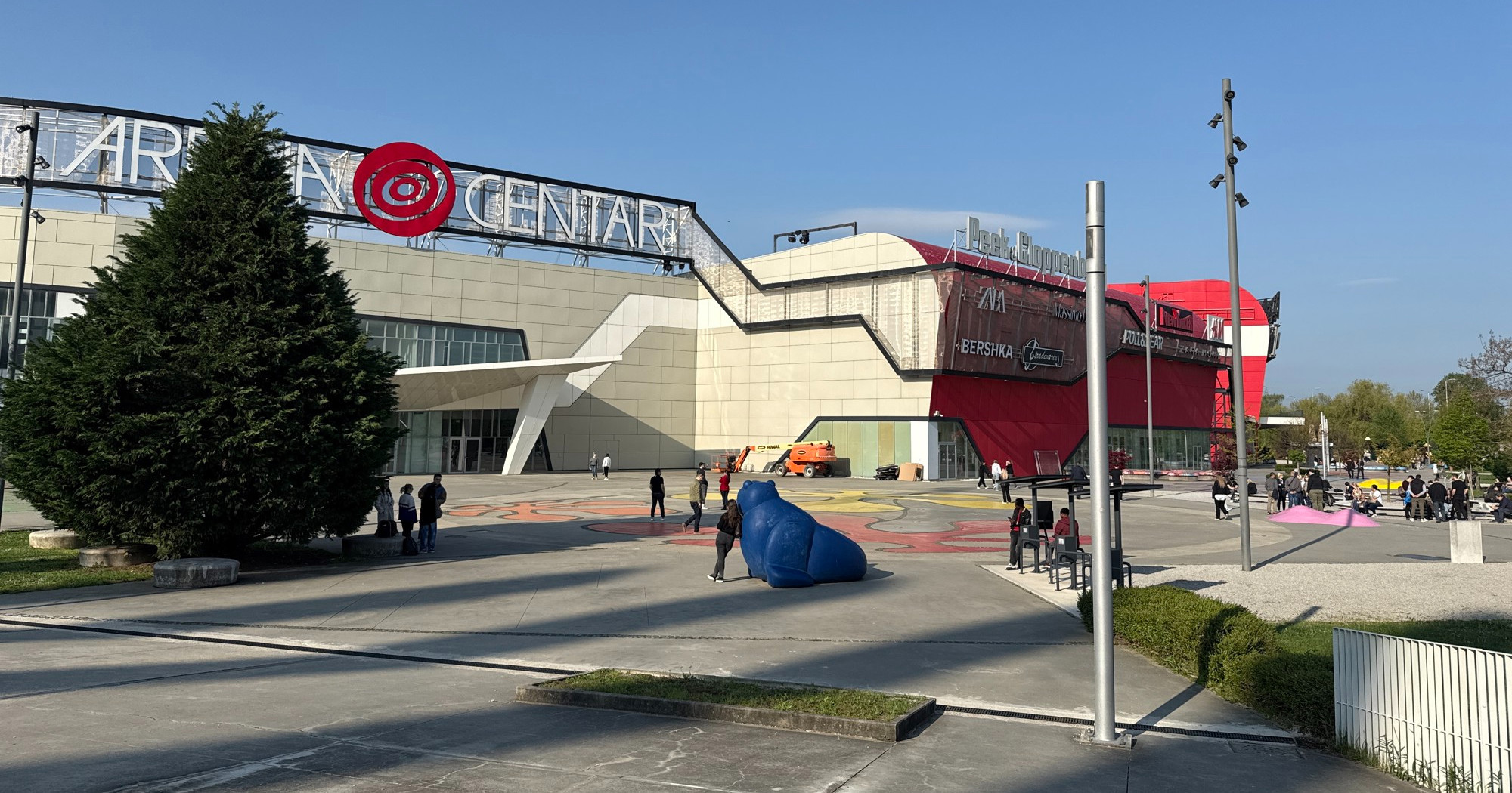 Evakuirana tri shopping centra u Zagrebu, stigla dojava o bombama