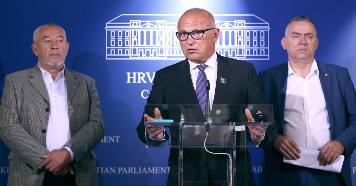 DP-ovac: Pupovcu ne smeta pjesma "Knine, stari srpski grade, što u tebi ustaše rade"