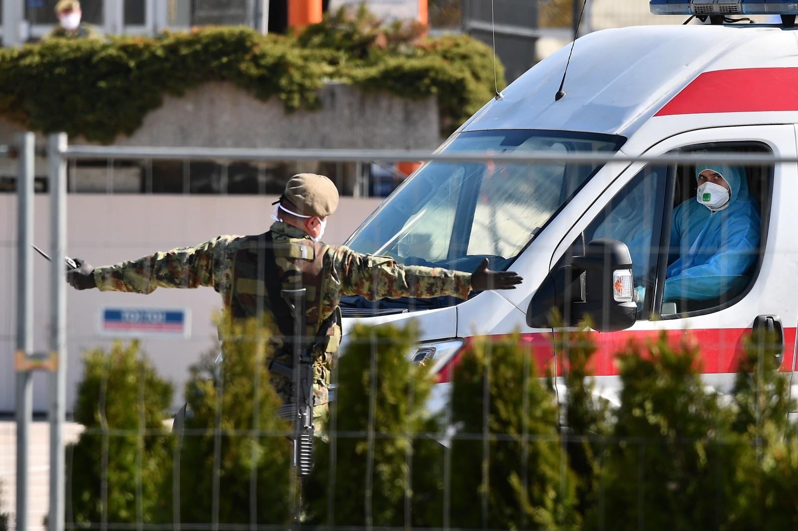 U Srbiji umrlo još pet osoba, preko 300 novozaraženih