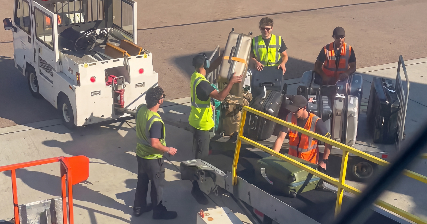 Putnica objavila šokantnu snimku kako radnici bacaju prtljagu na aerodromu