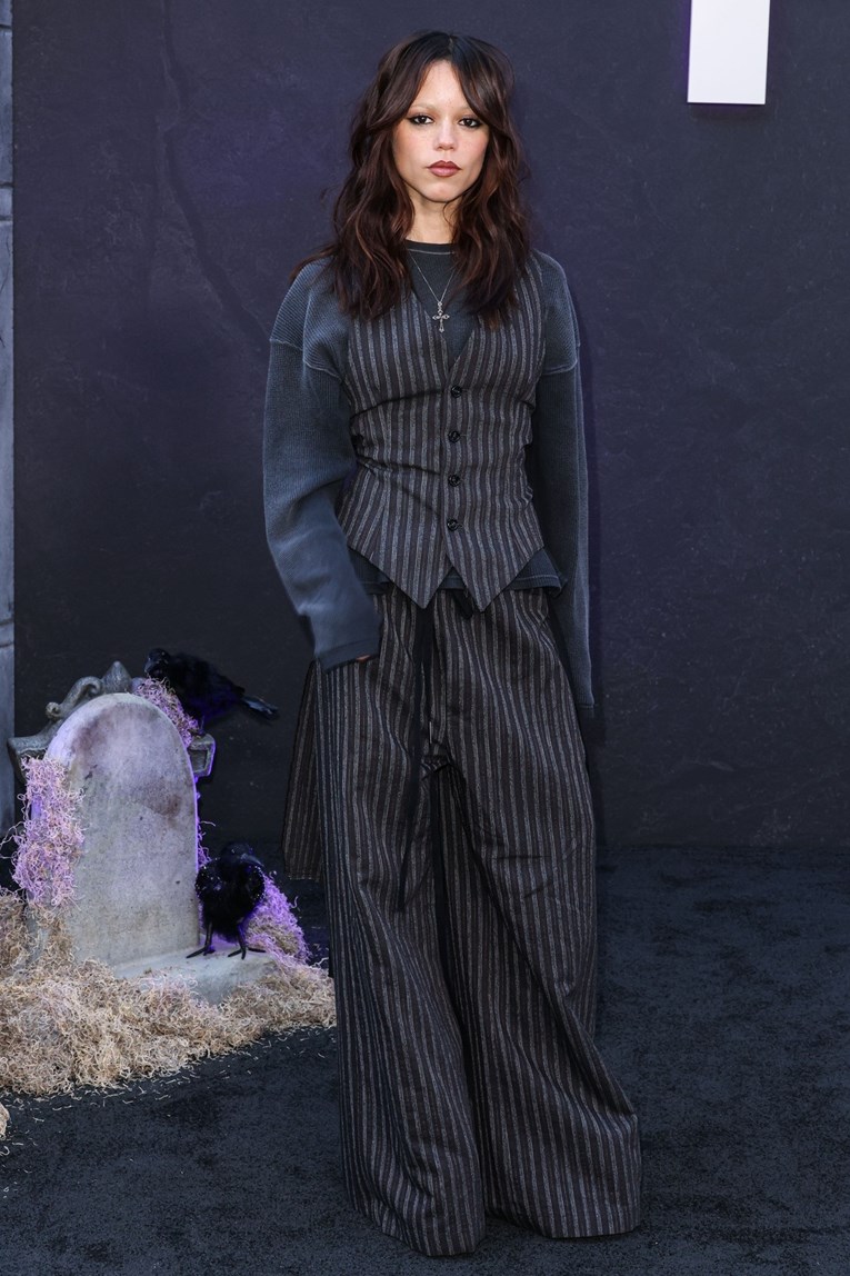 Zaboravite haljine, odijela su novi hit: Jenna Ortega izgleda bolje nego ikad