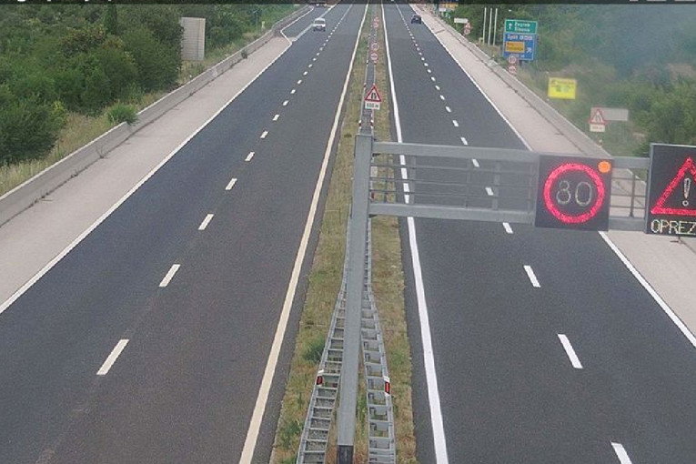 Gužve prema Zagrebu, bura zatvorila dio A1 za kamione