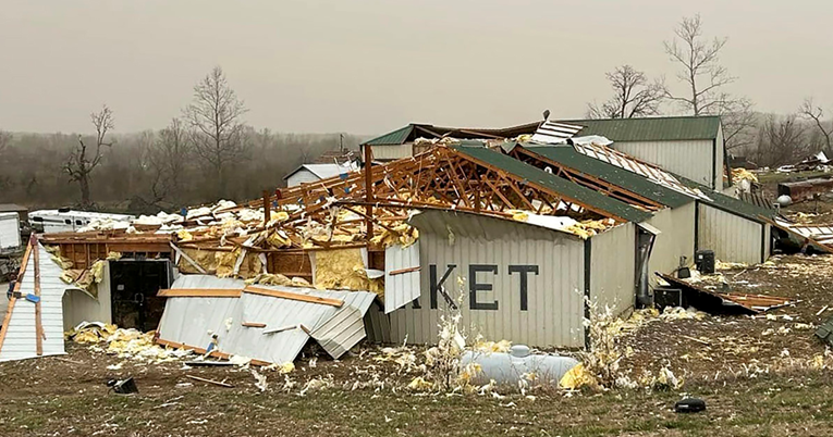VIDEO Oluje i tornada haraju SAD-om, 33 mrtvih. Meteorolozi: Stiže još gore vrijeme