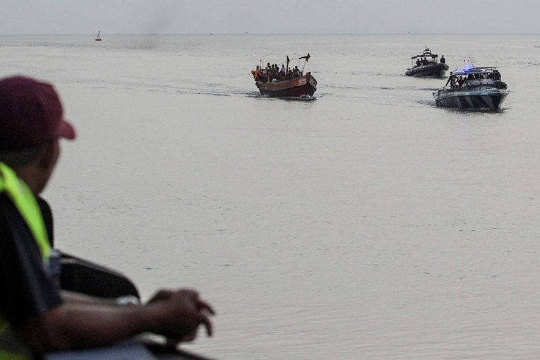 Između Malezije i Tajlanda potonuo brod s 90 migranata, dva broda nestala