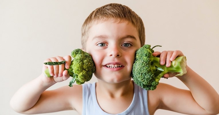 Studija: Djeca će pojesti dvostruko više povrća ako vide da roditelji uživaju u njemu