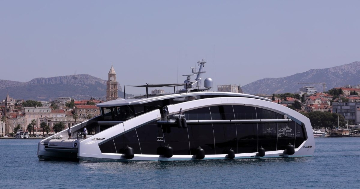 Superjahta budućnosti usidrena kod Splita, najam košta 350.000 eura tjedno