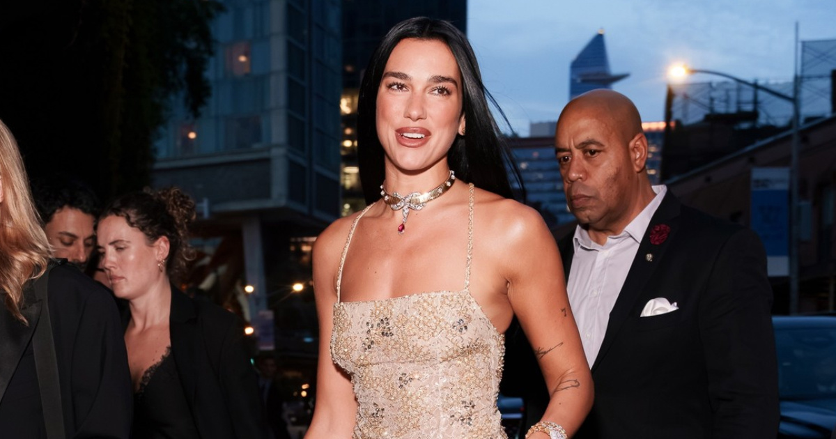 Dua Lipa i Callum Turner stigli u New York. Njezin outfit privukao je pažnju