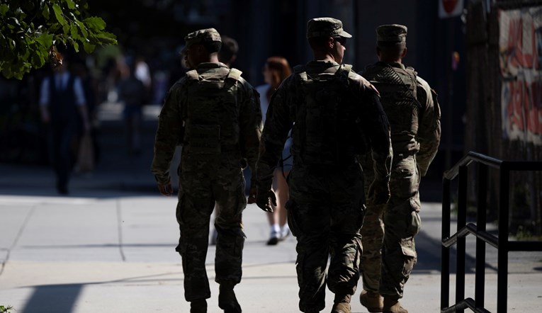 FOTO Naoružani vojnici patroliraju Washingtonom. Trump: Stižu i u druge gradove