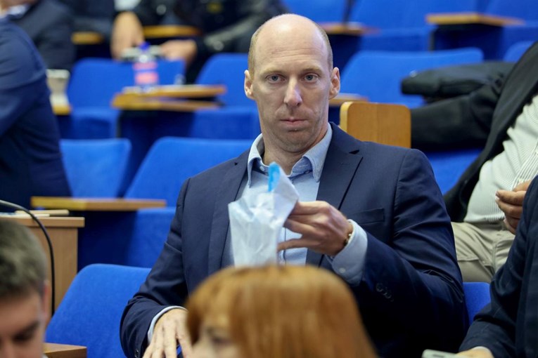 Muškarac koji je u Zadru napao SDP-ovca pušten na slobodu. Na sudu izrazio kajanje