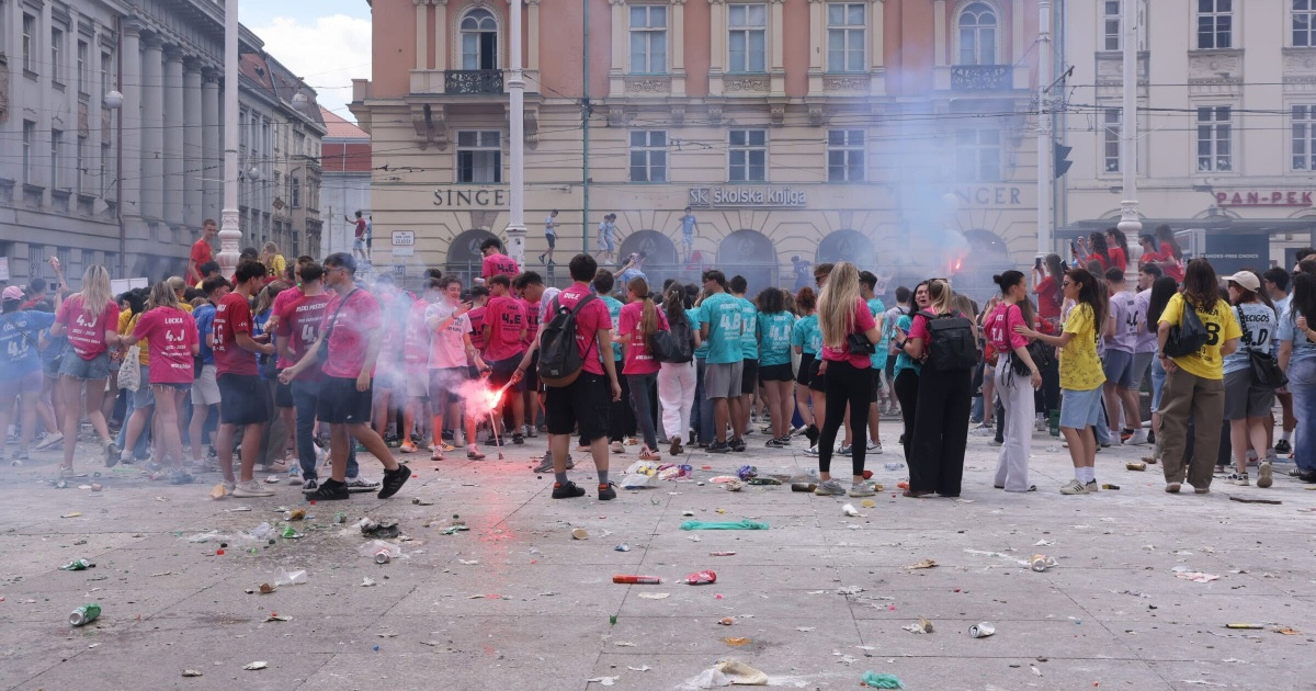 FOTO Poslije maturanata na Trgu bana Jelačića ostao je nered