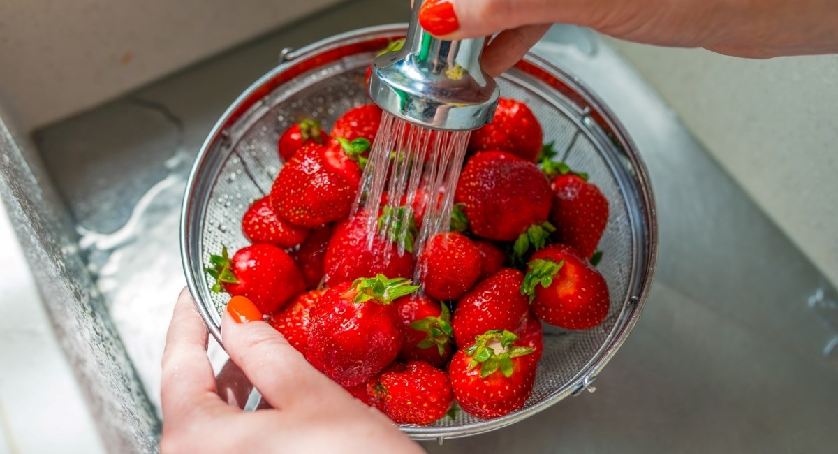 Kako temeljito očistiti jagode? Donosimo pet provjerenih metoda