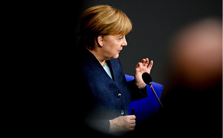 Bild: Merkel razmatra najstroži lockdown